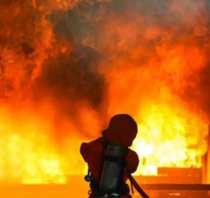 गुजरात के एक गोदाम में आग लगने से तीन श्रमिकों की मौत, तीन अन्य घायल