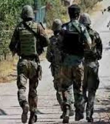 श्रीनगर के बाहरी इलाके में सुरक्षाबलों और आतंकवादियों के बीच मुठभेड़