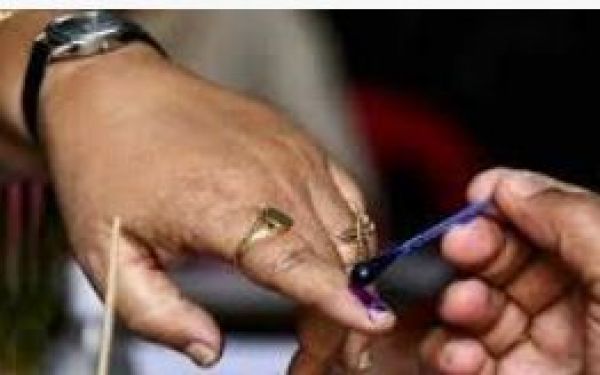 कर्नाटक में तीन विधानसभा सीट पर उपचुनाव में डेढ़ बजे तक 45 प्रतिशत मतदान