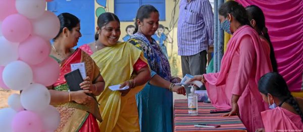 महिला मतदाताओं पर बड़ा खर्च कर रहे हैं राजनीतिक दल