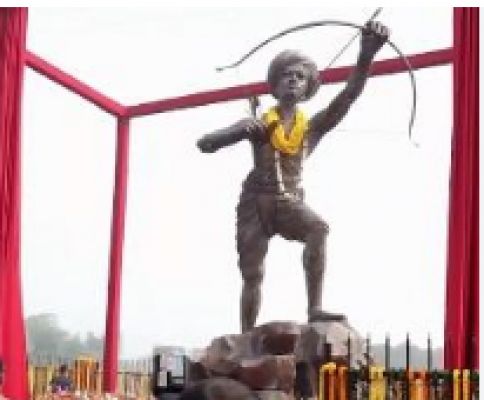 अमित शाह ने बांसेरा पार्क में बिरसा मुंडा की 150वीं जयंती पर उनकी प्रतिमा का अनावरण किया