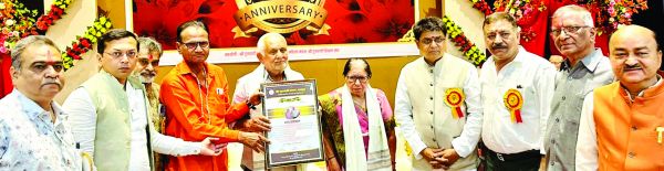 वैवाहिक दाम्पत्य जीवन के 50 वर्ष पूरे करने  वालों का श्री गुजराती समाज ने किया सम्मान 