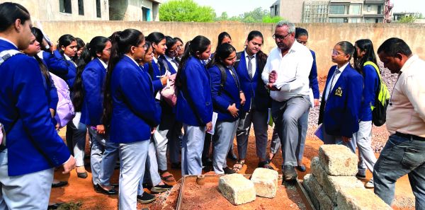 इंटीरियर डिजाइन पाठ्यक्रम और निष्पादन लाइन अप पहलू के लिए वेदा 42 और अनंता का भ्रमण