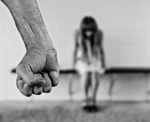 ‘छत्तीसगढ़’ का  संपादकीय : छात्रा को ब्लैकमेल कर कत्ल की धमकी देकर प्रिंसिपल, शिक्षकों ने किया बलात्कार!