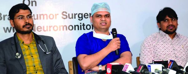 छत्तीसगढ़ में पहली बार सचेत मरीज की सफल ब्रेन ट्यूमर सर्जरी