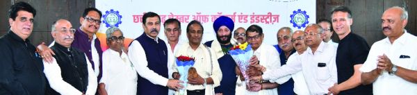 थोक कपड़ा और श्री गुरूनानक चौक व्यापारी संघ  के नए पदाधिकारियों का चेम्बर ने किया सम्मान
