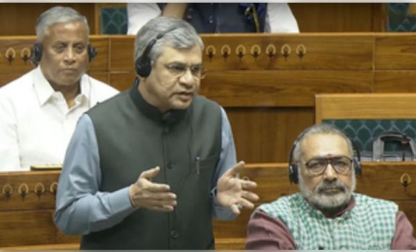 21 नवंबर तक देश में 136 वंदे भारत ट्रेन का रहा परिचालन : रेल मंत्री अश्विनी वैष्णव