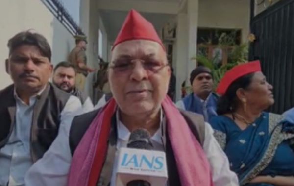 संभल में पीड़ितों पर दबाव डाल रहा प्रशासन, सपा नेता रविदास मेहरोत्रा का आरोप 