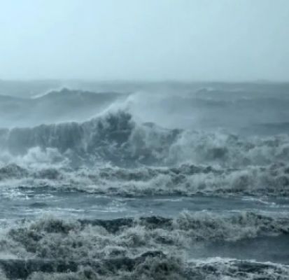 फेंगल चक्रवात: पुडुचेरी में भारी बारिश के कारण जनजीवन अस्त-व्यस्त