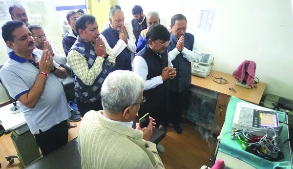 सराफा एसोसिएशन ने नेत्र-जांच ईसीजी मशीन का किया लोकार्पण 