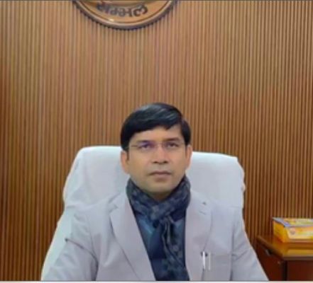 संभल में जुमे की नमाज से पहले कड़ी की गई सुरक्षा-व्यवस्था 