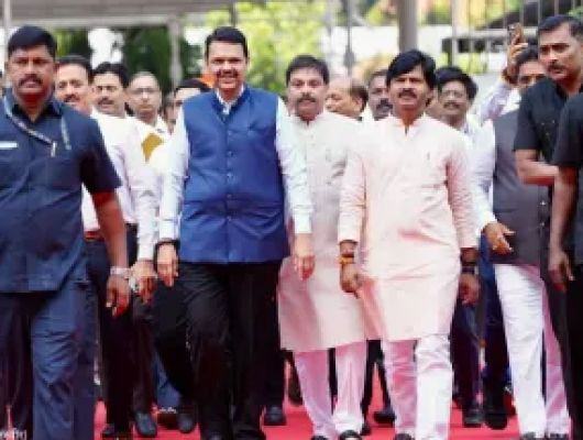 देवेंद्र फडणवीस के नेतृत्व वाली सरकार ने महाराष्ट्र विधानसभा में विश्वास मत हासिल किया
