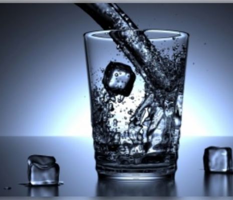 ज्यादा पानी पीने के भी नुकसान, शरीर कहता है संभल जाएं जरा