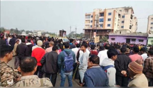 झारखंड में सीजीएल परीक्षा के रिजल्ट में गड़बड़ी का आरोप, हजारीबाग में सड़क पर उतरे छात्र 