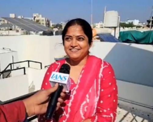 गुजरात : 'पीएम सूर्य घर मुफ्त बिजली योजना' लाभार्थी ने की प्रधानमंत्री मोदी की तारीफ 