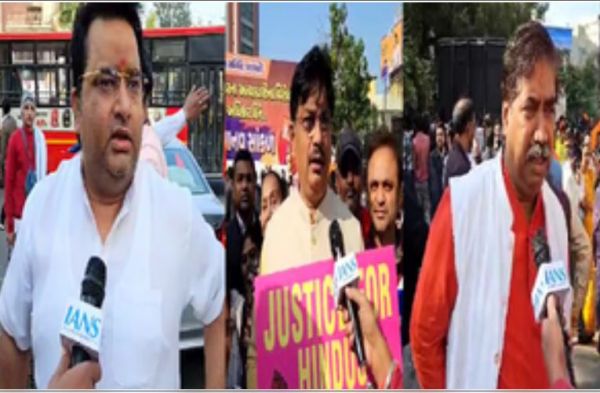 बांग्लादेश में हिंदुओं के खिलाफ हो रही हिंसा को लेकर गुजरात में हिंदू संगठनों का विरोध-प्रदर्शन 