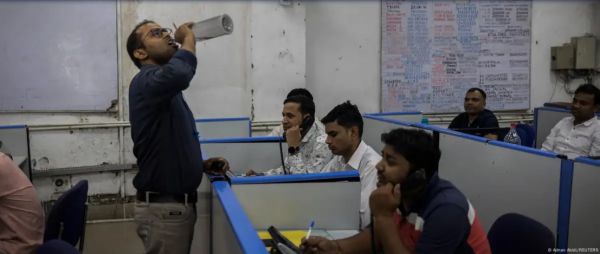 ऑफिस वर्कर्स के लिए कानून बना रहे हैं कुछ राज्य