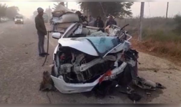 बिहार के छपरा में ट्रक से भिड़ी कार, 2 की मौत 2 घायल 