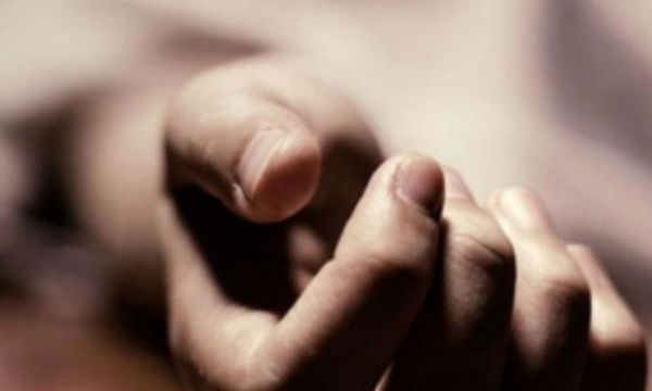 कमरे में मिली पति की लाश, पत्नी फरार, पुलिस जांच में जुटी