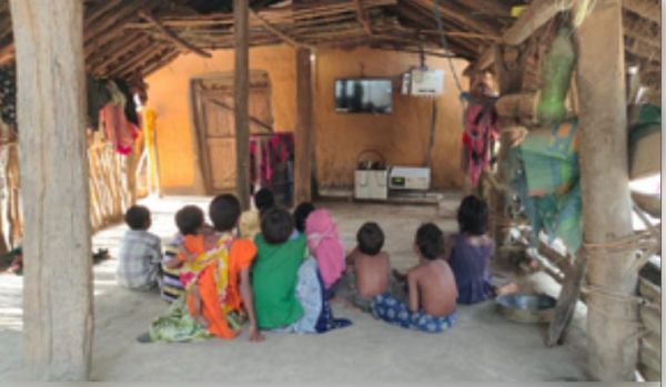 आजादी के 78 साल बाद माओवादी दूरस्थ गांव पूवर्ती में पहली बार गूंजी दूरदर्शन की आवाज 