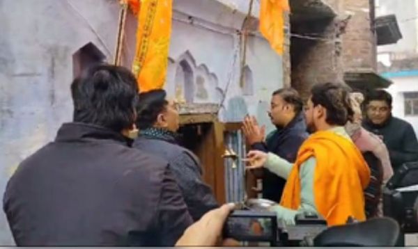 संभल में मिले मंदिर में सौहार्दपूर्ण माहौल में शुरू हुई पूजा-अर्चना 