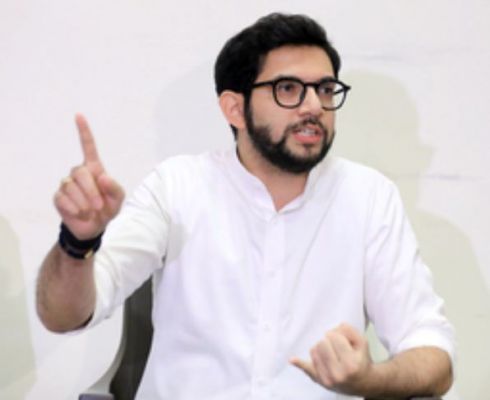 मैं सीएम फडणवीस से सड़क घोटाले की औपचारिक जांच शुरू कराने का आग्रह करता हूं : आदित्य ठाकरे 