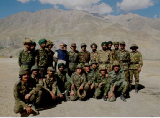 मनोज सिन्हा, राहुल गांधी समेत तमाम नेताओं ने विजय दिवस पर सैनिकों को दी श्रद्धांजलि 