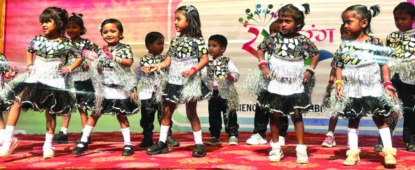 पंडित हरिशंकर शुक्ला स्कूल में विविध कार्यक्रम