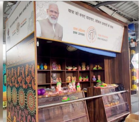 रेलवे स्टेशनों पर ओएसओपी आउटलेट्स की संख्या बढ़कर 1,854 हुई, महिला कारीगरों को मिल रहा फायदा 