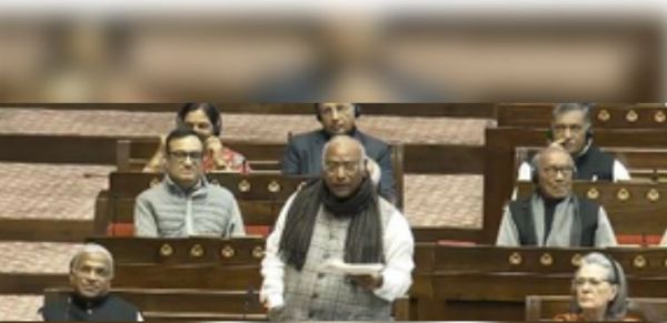 जब संविधान लागू हुआ तब आरएसएस ने किया था विरोध, ऐसे लोग आज हमें पाठ पढ़ा रहे हैं : मल्लिकार्जुन खड़गे 