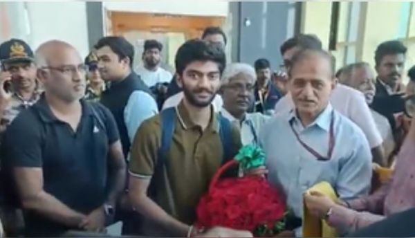 नए विश्व शतरंज चैंपियन बने गुकेश का चेन्नई में जोरदार स्वागत 