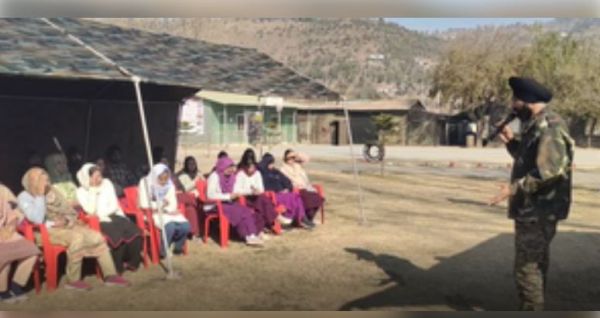 जम्मू कश्मीर: पुंछ में महिलाओं को सशक्त बनाने के लिए भारतीय सेना ने शुरू किया ड्राइविंग कोर्स 