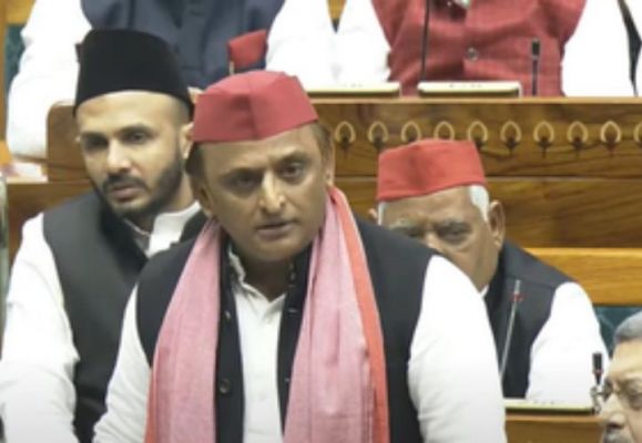 अखिलेश ने बुलाई विधायकों की आपात बैठक, विधायक अतुल प्रधान ने कहा- संविधान की उड़ाई जा रही धज्जियां 