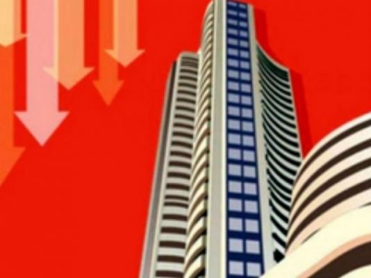 अमेरिकी फेड के झटके से शेयर बाजार हुआ धड़ाम, सेंसेक्स 964 अंक फिसला 