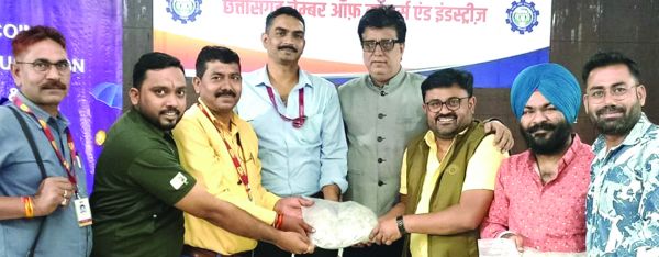 हमारे आग्रह पर पंजाब नेशनल बैंक करेंसी चेस्ट द्वारा व्यापारिक संघों को चिल्हर वितरण-चेम्बर