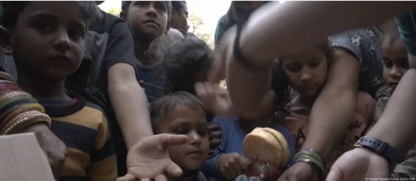 दुनिया में भूख बढ़ रही है, मदद घट रही है