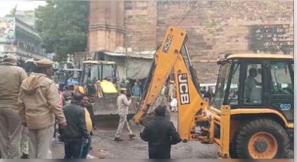 अजमेर : दरगाह क्षेत्र में अतिक्रमण के खिलाफ निगम की बड़ी कार्रवाई 