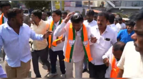 भाजपा विधायक और फिल्म निर्माता मुनिरत्ना पर अंडे फेंकने का मामला, एफआईआर दर्ज 