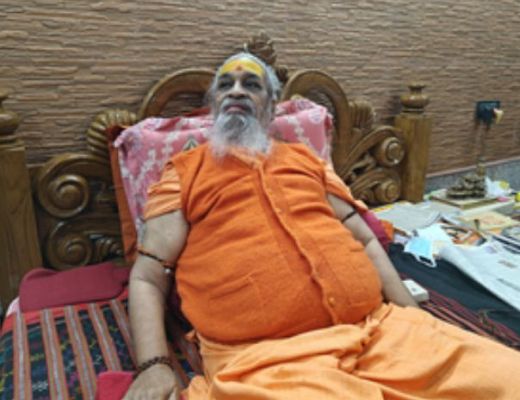 सीएम योगी के काम में दिखती है राज्य को उन्नति की ओर ले जाने की प्रतिबद्धता : स्वामी वासुदेवानंद सरस्वती