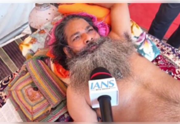 महाकुंभ में दिखा आस्था का अद्भुत उदाहरण, ऑक्सीजन सिलेंडर पर निर्भर इंद्र गिरी महाराज का संकल्प