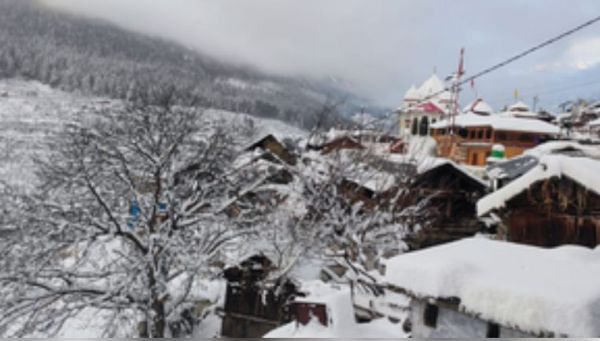 उत्तरकाशी के गंगोत्री और यमुनोत्री धाम में जमी बर्फ, भारी बारिश की चेतावनी 