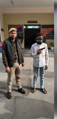 पिस्टल जैसे दिखने वाले लाइटर के साथ बनाई रील, युवक हुआ गिरफ्तार