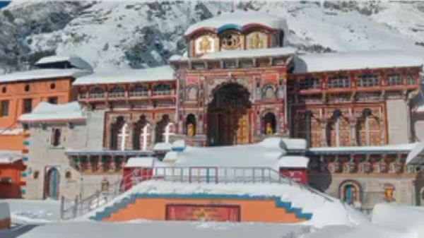 केदारनाथ और बद्रीनाथ धाम में बर्फबारी के बाद मौसम का बदला मिजाज 