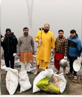 पॉवरलिफ्टर से शूटर बने गौरव शर्मा ने यमुना नदी के घाटों पर सफाई अभियान शुरू किया 