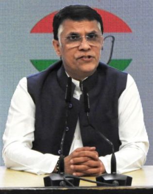 परिवार की निजता का सम्मान करते हुए डॉ. मनमोहन सिंह की अस्थि विसर्जन के लिए पार्टी नेता नहीं गए साथ: पवन खेड़ा