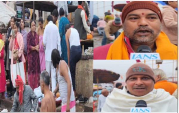 काशी : सोमवती अमावस्या के स्नान पर आस्था की डुबकी लगा रहे श्रद्धालु 