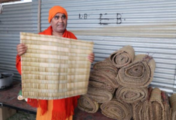 पीएम मोदी-सीएम योगी के राज में आज देश और प्रदेश में आनंद ही आनंद : स्वामी अधोक्षजानंद