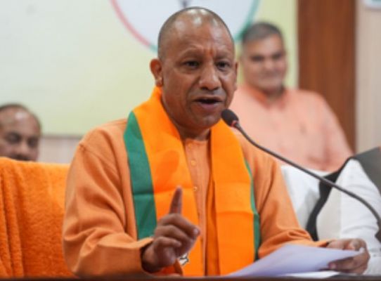 छह से 10 जनवरी तक स्कूलों-कॉलेजों में चलाएं सड़क सुरक्षा जागरूकता कार्यक्रम : सीएम योगी 