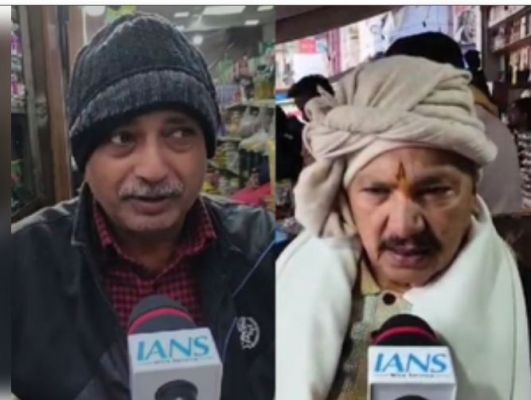 महाकुंभ 2025 : ड्राई फ्रूट्स कारोबारी खुश, बोले 'खूब बिकेगा आने वाले दिनों में और बढ़ेगी मांग' 