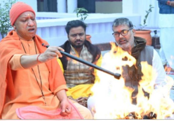 विनायक चतुर्थी पर गोरखनाथ मंदिर में मुख्यमंत्री योगी ने किया रुद्राभिषेक, आम लोगों से भी मिले सीएम